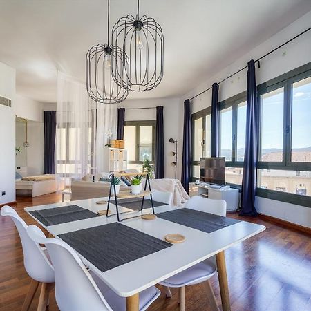 Espectacular Loft En Centrico Edificio Singular Apartment Manresa Bagian luar foto