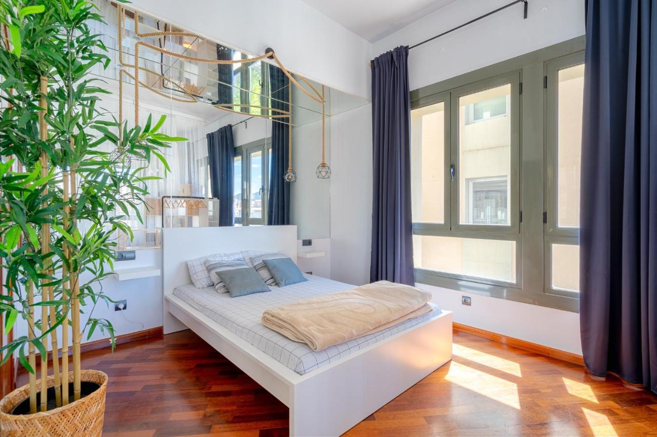 Espectacular Loft En Centrico Edificio Singular Apartment Manresa Bagian luar foto