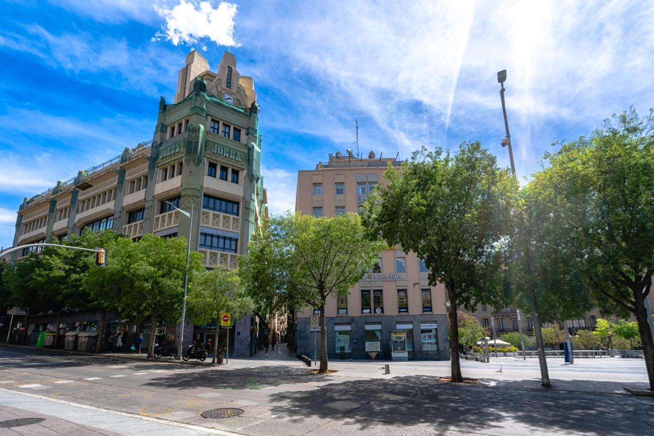 Espectacular Loft En Centrico Edificio Singular Apartment Manresa Bagian luar foto