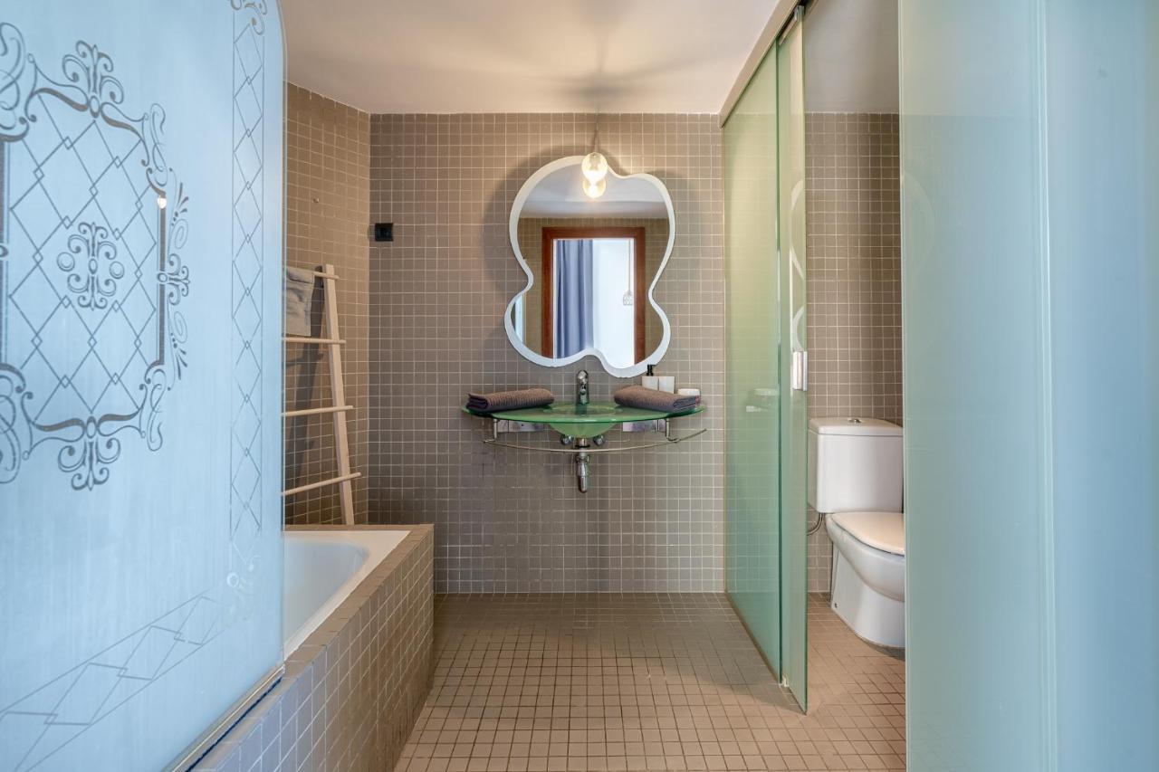 Espectacular Loft En Centrico Edificio Singular Apartment Manresa Bagian luar foto